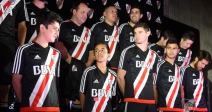 River Plate y sus hinchas presentaron la nueva camiseta alternativa